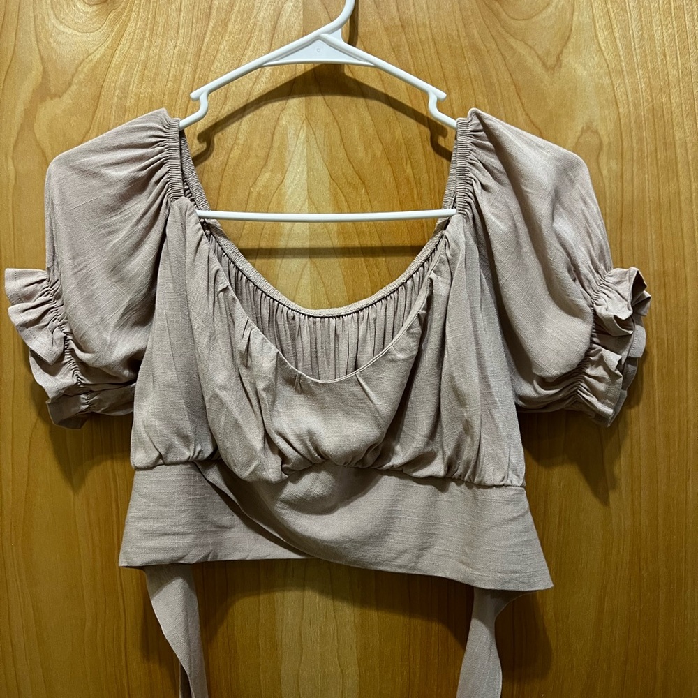 New Printed trendy crop top, different colors. (No tags) - Picture 4 of 5